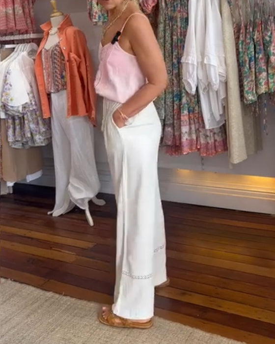 Jednokolorowe wygodne spodnie z szerokimi nogawkami i kieszeniami