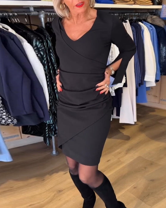 Sukienka z dekoltem w kształcie litery V i rozszerzanym rękawem