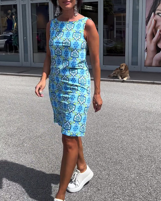 Sukienka o dopasowanym kroju bez rękawów z nadrukiem