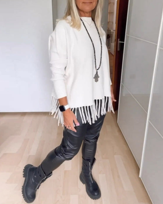 Sweter w jednolitym kolorze z frędzlami