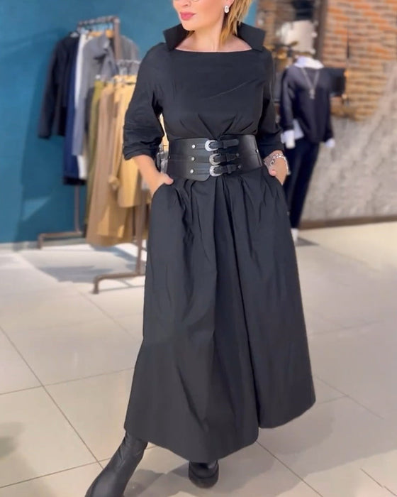 Elegancka sukienka w jednolitym kolorze z kwadratowym dekoltem
