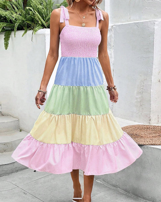 Sukienka z kontrastowymi wstawkami