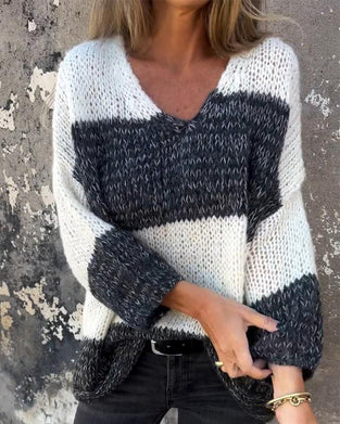 Sweter z dekoltem w serek