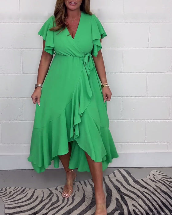 Elegancka sukienka z rozcięciem w jednolitym kolorze