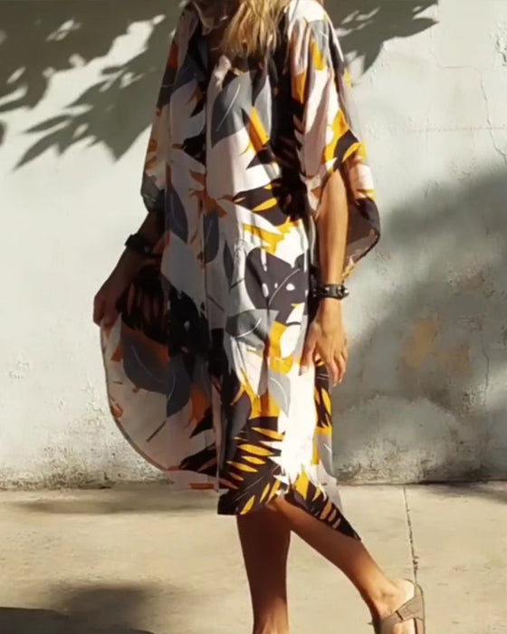 Sukienka z kieszeniami i nadrukiem liści