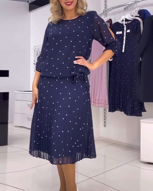 Casualowa sukienka w kropki z okrągłym dekoltem