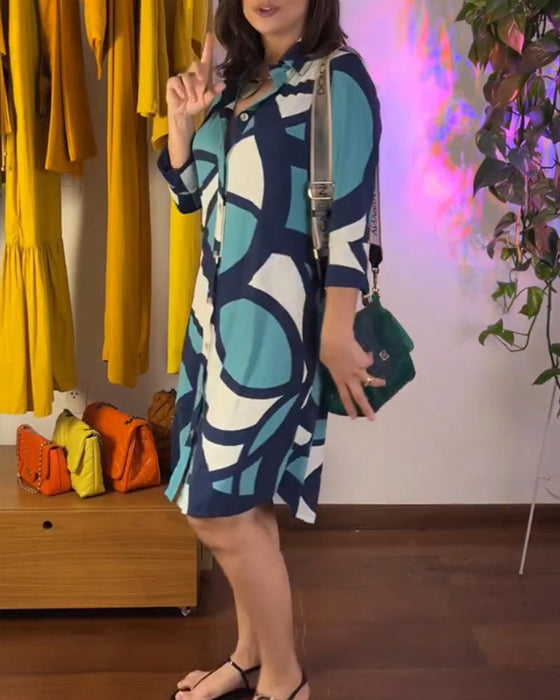 Sukienka z długim rękawem i guzikami oraz nadrukiem