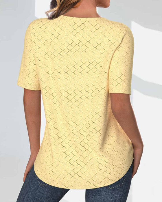 Prosta bluzka w jednolitym kolorze z krótkim rękawem