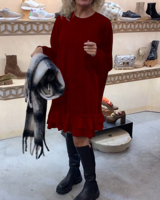 Sukienka o eleganckiej sylwetce i długim rękawie