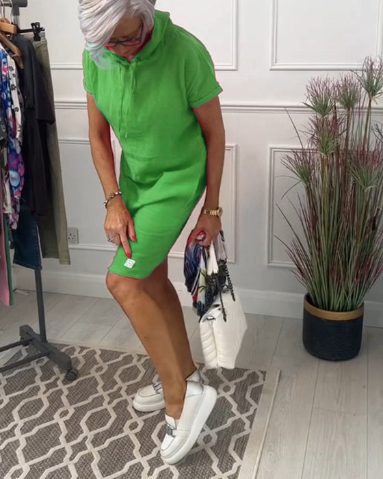 Sukienka z krótkim rękawkiem i kapturem