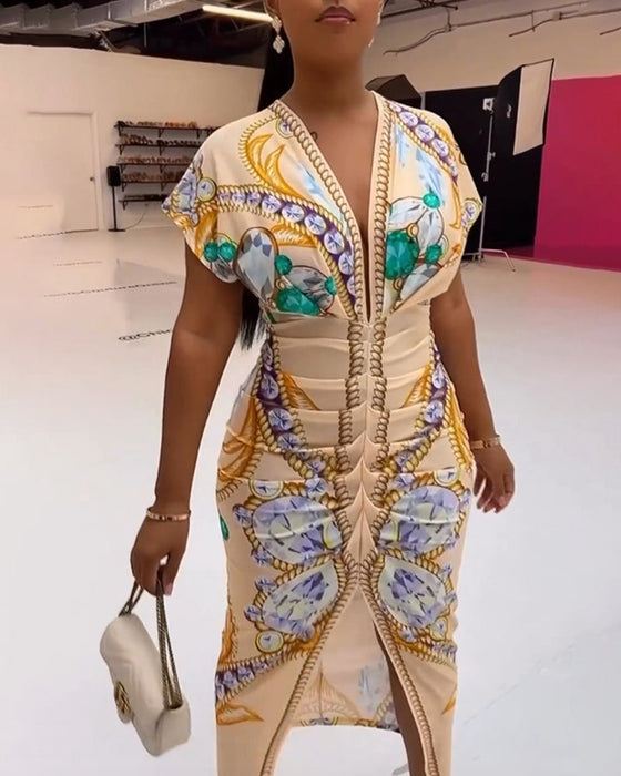 Sukienka z głębokim dekoltem w kształcie litery V i nadrukiem w talii