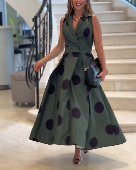 Elegancka sukienka w jednolitym kolorze bez rękawów