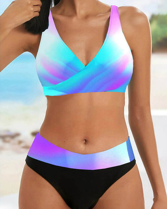 Bikini ze średnim stanem i krzyżem z przodu