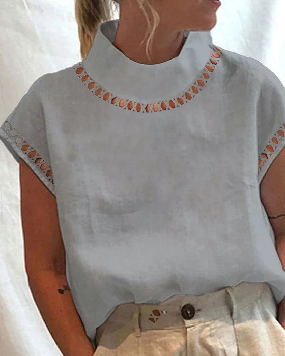 Bluzka ze stójką z koronki w jednolitym kolorze