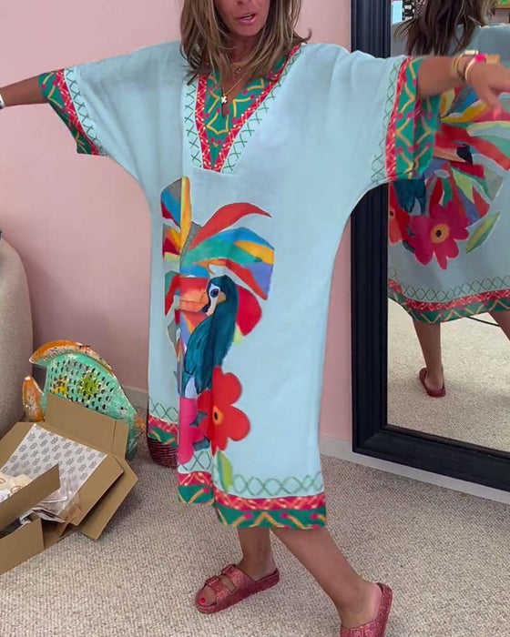 Sukienka z nadrukiem graffiti z dekoltem w szpic