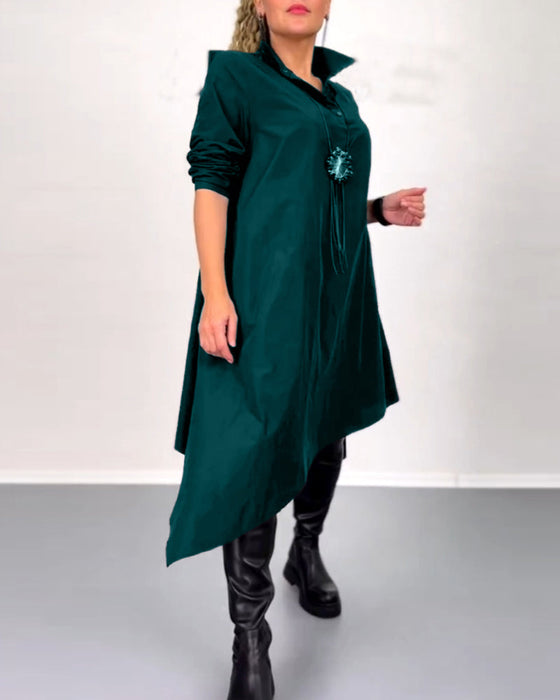 Sukienka o nieregularnym kroju w jednolitym kolorze