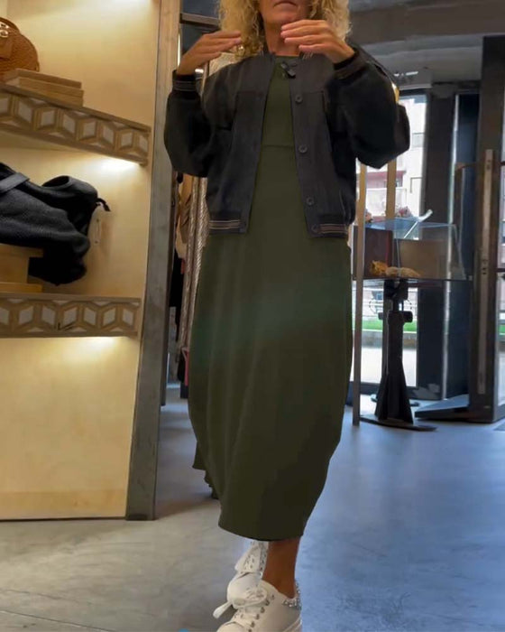 Jednokolorowa sukienka z okrągłym dekoltem i długimi rękawami