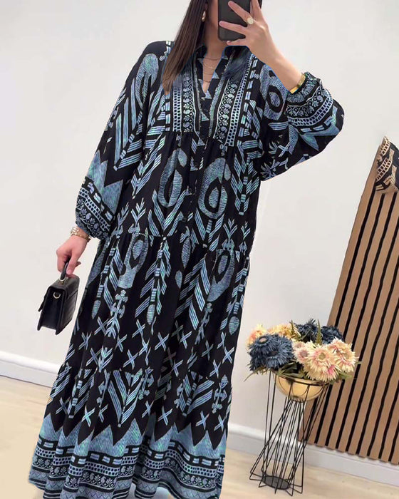 Sukienka z długimi rękawami i dekoltem w kształcie litery V