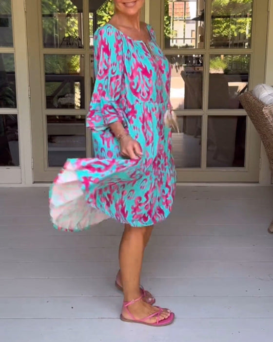 Sukienka z luźnym nadrukiem i rękawami dzwonkowymi