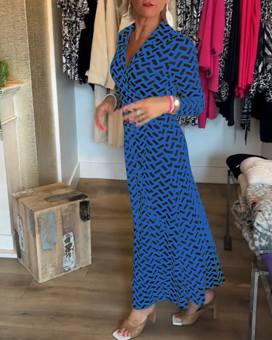 Sukienki z elementami wyszczuplającymi i nadrukami