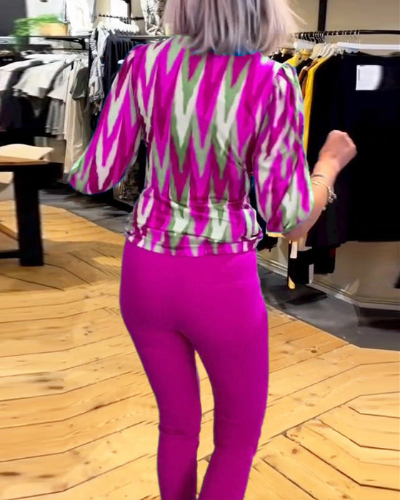 Bluzka z głębokim dekoltem w kształcie litery V z nadrukiem