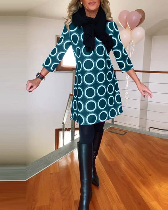 Sukienka swobodna z okrągłym dekoltem i nadrukiem w kształcie kołav