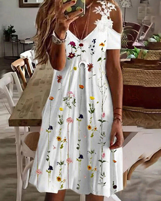 Sukienka midi z ozdobnym koronkowym rękawem