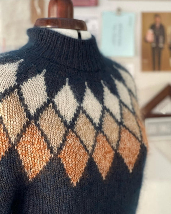 Pulower z żakardowym wzorem w geometryczne romby