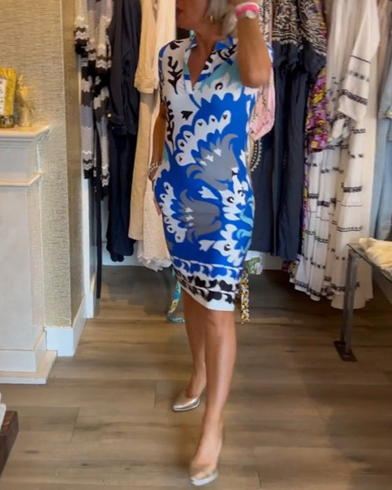 Sukienka z krótkim rękawkiem i dekoltem w kształcie litery V z nadrukiem