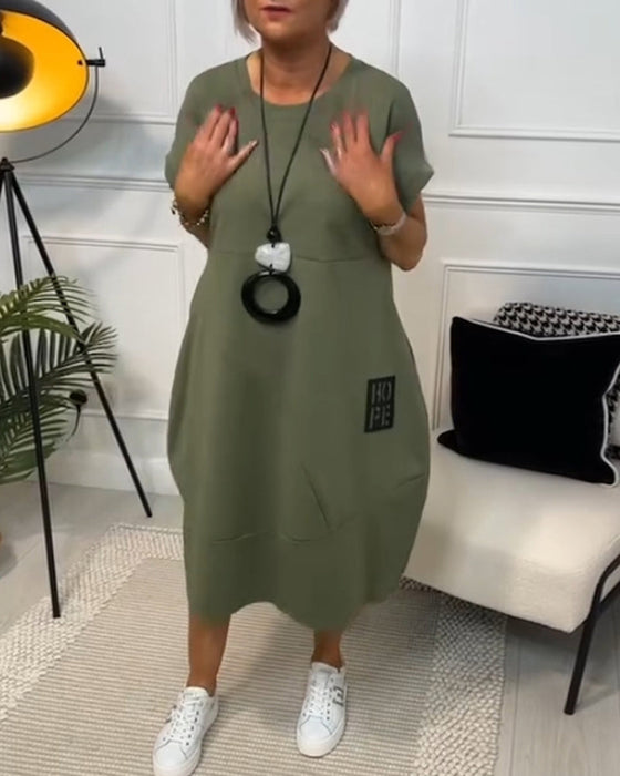 Sukienka z krótkim rękawem i nadrukiem w litery