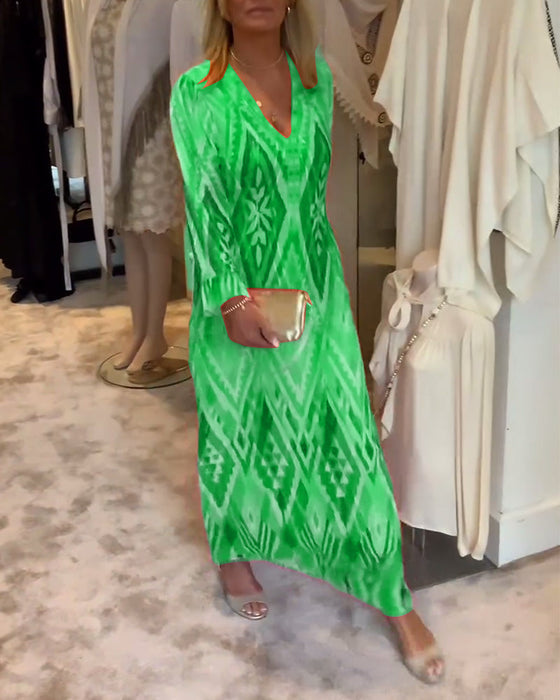 Sukienka z długim rękawem i głębokim dekoltem w kształcie litery V w stylu retro