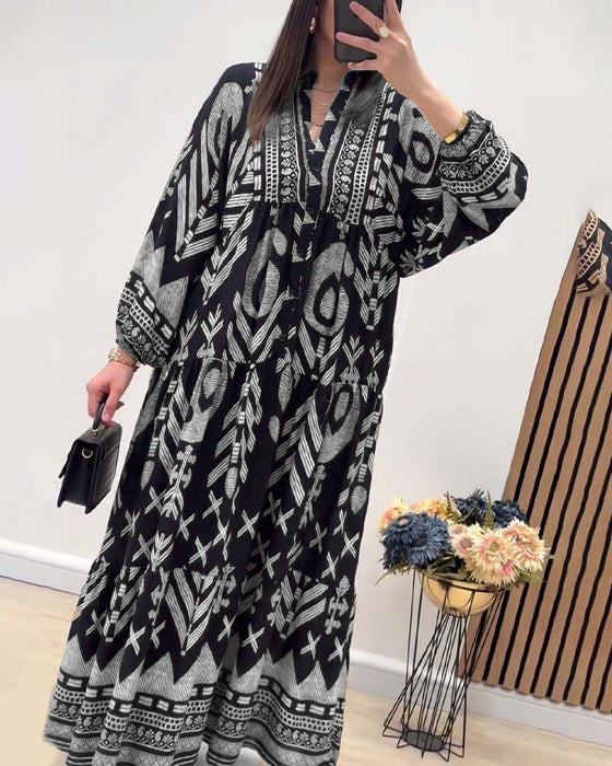 Sukienka z długimi rękawami i dekoltem w kształcie litery V