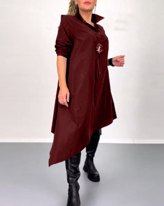 Sukienka o nieregularnym kroju w jednolitym kolorze