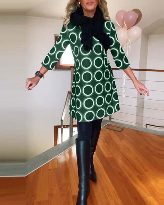 Sukienka swobodna z okrągłym dekoltem i nadrukiem w kształcie kołav