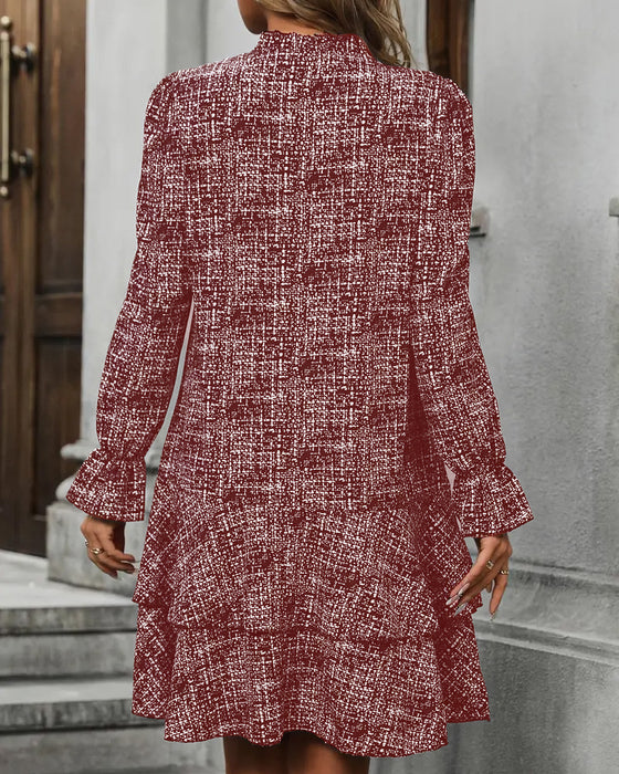 Elegancka Sukienka W Paski Z Rozszerzanymi Rękawami