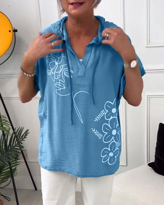 Luźna bluzka z krótkim rękawem i nadrukiem kwiatowym