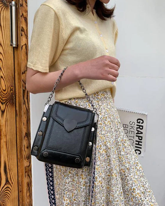 Damska torebka na łańcuszku