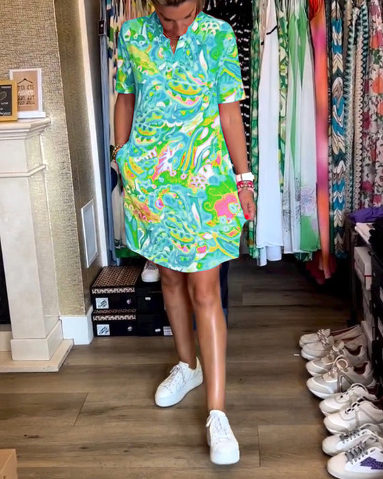 Sukienka z kieszeniami i nadrukiem z krótkim rękawkiem