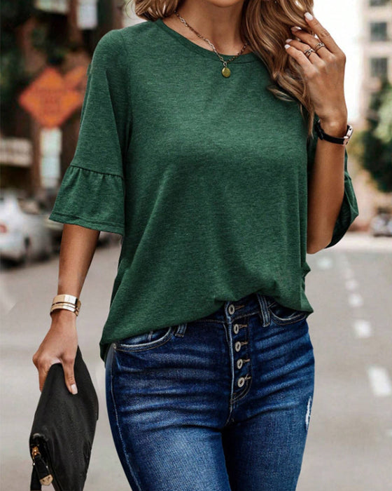 Elegancka bluzka w jednolitym kolorze zapinana z tyłu na guziki