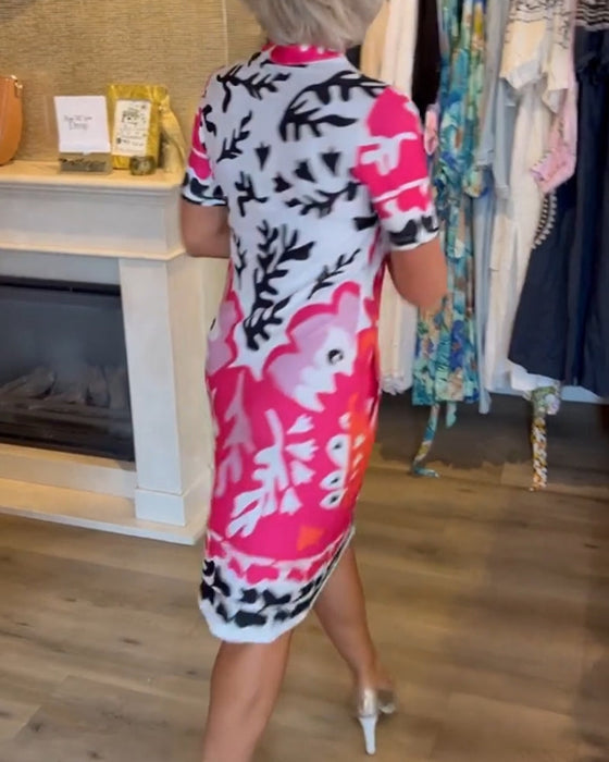 Sukienka z krótkim rękawkiem i dekoltem w kształcie litery V z nadrukiem