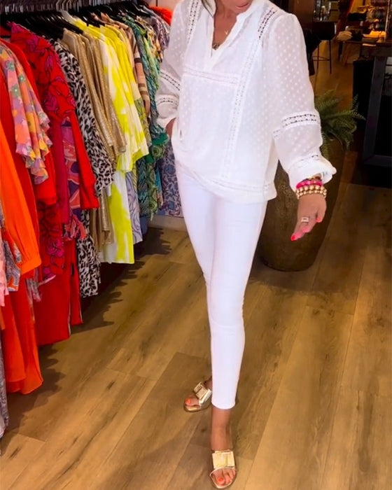 Koronkowa bluzka z długim rękawem i dekoltem w kształcie litery V