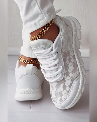 Proste, jednokolorowe, oddychające, sznurowane trampki