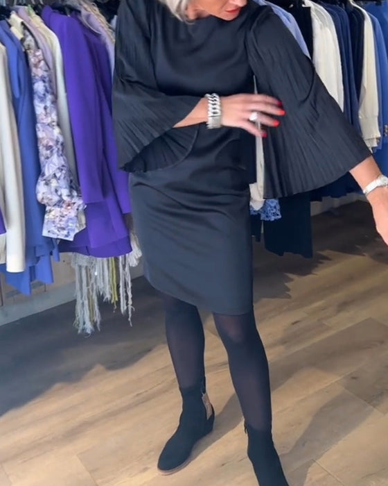 Sukienka z dzwonkowymi rękawami i okrągłym dekoltem