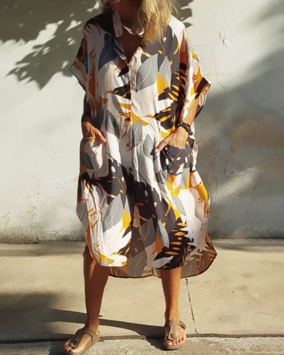 Sukienka z kieszeniami i nadrukiem liści