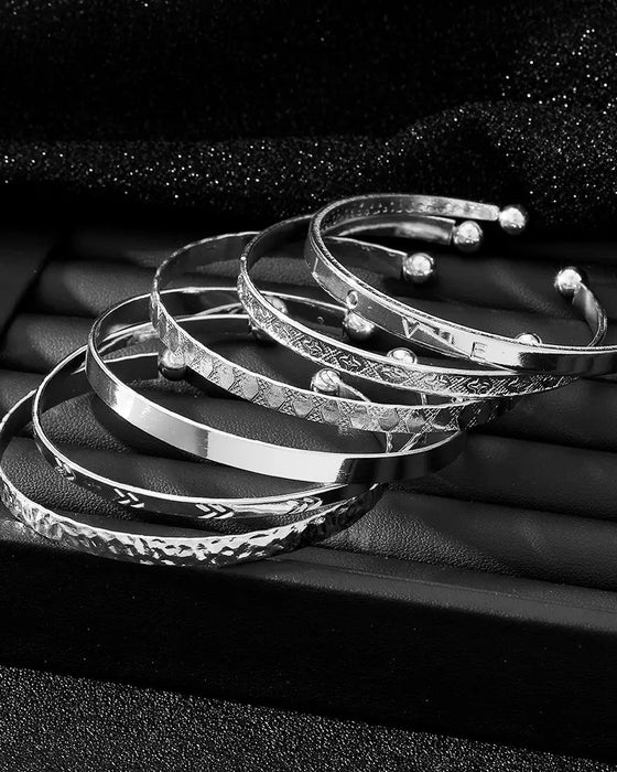 Zestaw bransoletek z sześcioramiennymi gwiazdkami, składający się z 7 sztuk