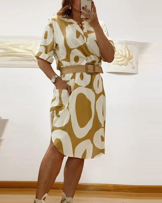 Sukienka w kształcie litery V z dekoltem w kształcie litery V