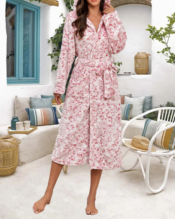 Flanelowa Roba Z Wzorem Leopardy I Elegantnymi Cechami