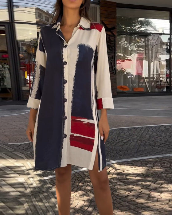 Sukienka z guzikami nadrukami i rozcięciami