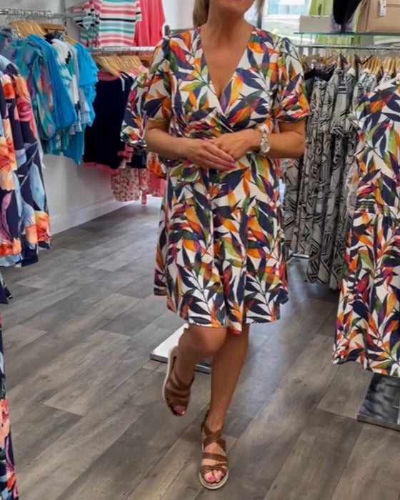 Sukienka z krótkim rękawem z dekoltem w serek