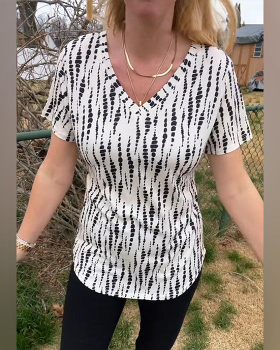 T-Shirt Z Nadrukiem Krótki Rękaw Dekolt W Serek
